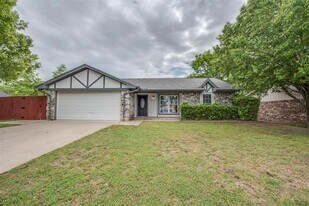 301 Cherry St in Weatherford, TX - Building Photo