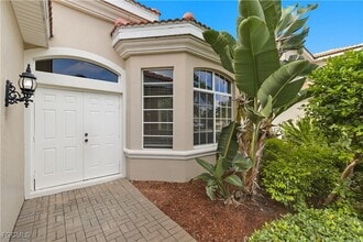 15560 Laguna Hills Dr in Ft. Myers, FL - Building Photo - Building Photo