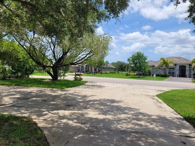 3007 Bent Pine Dr in Fort Pierce, FL - Building Photo - Building Photo