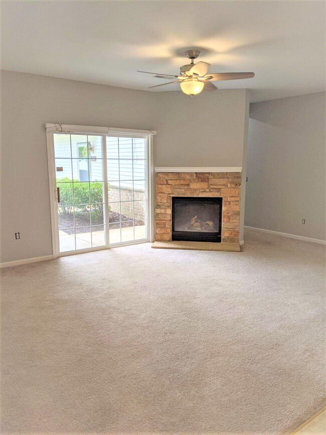 4747 S Forest Point Blvd in New Berlin, WI - Building Photo - Building Photo