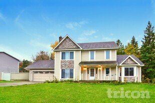 11893 Dunhill Rd in Eden Prairie, MN - Building Photo