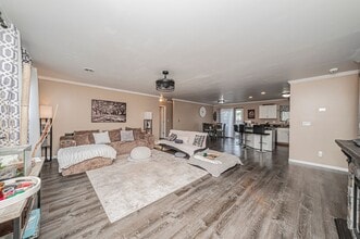 321 Brookvalley Dr in Manhattan, KS - Building Photo - Building Photo