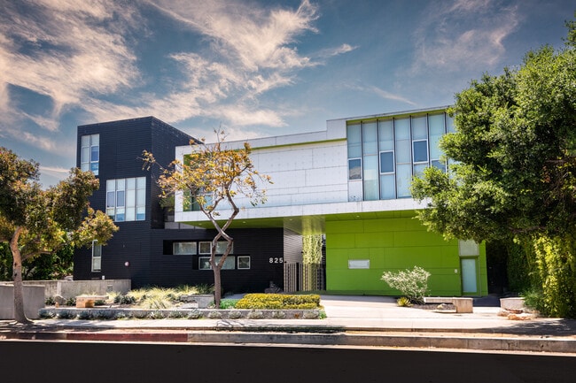 property at 825 N Kings Rd