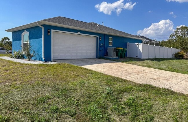13280 Foresman Blvd in Port Charlotte, FL - Building Photo - Building Photo