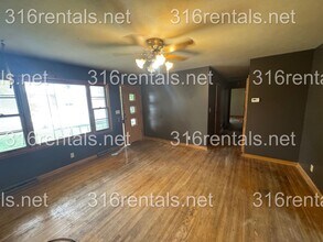 1017 Old Main St in Newton, KS - Building Photo - Building Photo