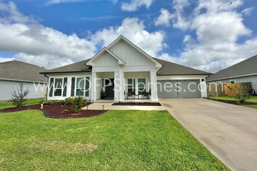 2412 Dakota Wy in Crestview, FL - Building Photo
