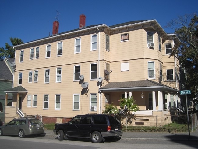 23 Shelby St in Worcester, MA - Foto de edificio - Building Photo