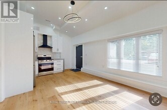 12 Kemano Rd in Aurora, ON - Building Photo - Building Photo