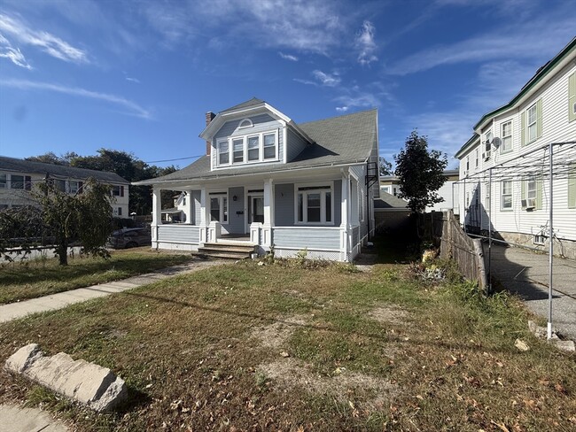 66 Riverside St in Lowell, MA - Building Photo - Building Photo