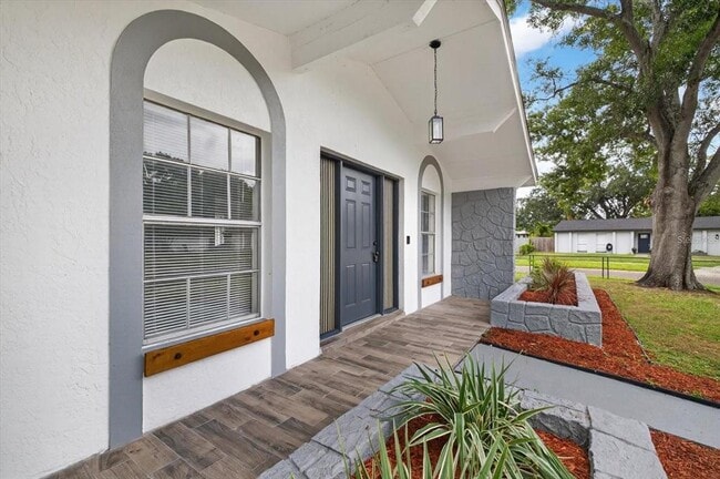 8609 Fish Lake Rd in Tampa, FL - Building Photo - Building Photo