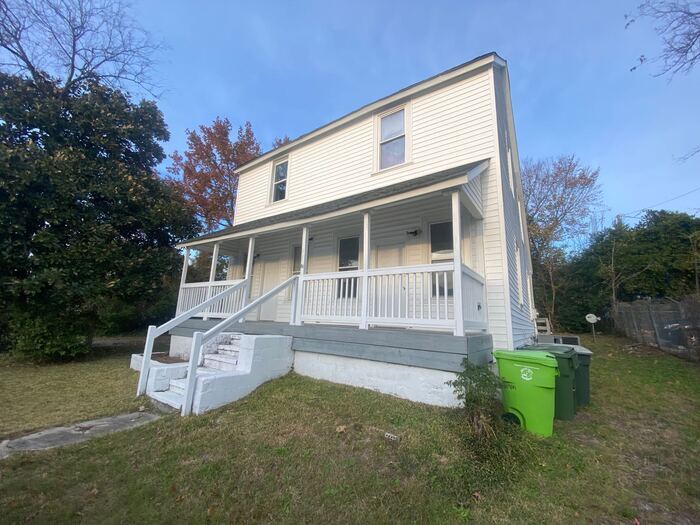 100 S Evans St in Columbia, SC - Building Photo