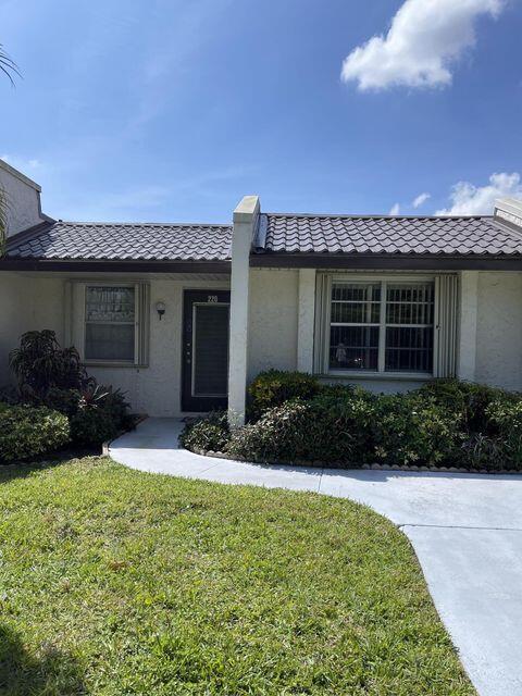 220 Lake Constance Dr