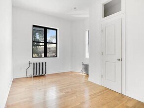 151 Kingsland Ave in Brooklyn, NY - Building Photo - Building Photo