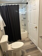 821 E Woodlawn St in Clinton, IL - Foto de edificio - Building Photo