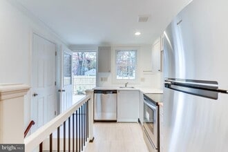 822 Warburton Ln in Fort Washington, MD - Foto de edificio - Building Photo