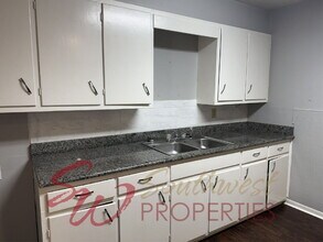 1240 N Garfield Ave in Stephenville, TX - Building Photo - Building Photo