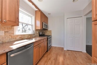 6 Dunes Ln in Port Washington, NY - Building Photo - Building Photo