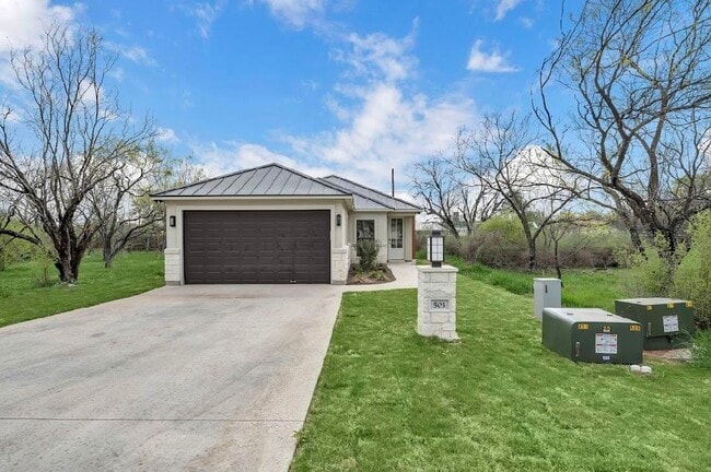 503 Sunray in Horseshoe Bay, TX - Building Photo - Building Photo