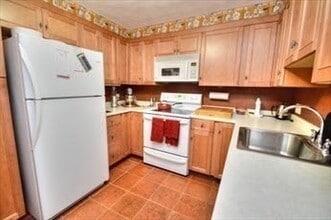295 Lynn Shore Dr in Swampscott, MA - Building Photo - Building Photo