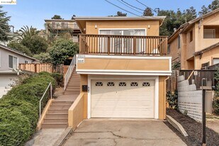 9834 Lawlor St in Oakland, CA - Building Photo