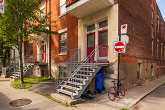 341-349 Ontario Rue E in Montréal, QC - Building Photo - Building Photo