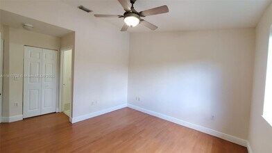 640 NW 79th Ave in Pembroke Pines, FL - Building Photo - Building Photo
