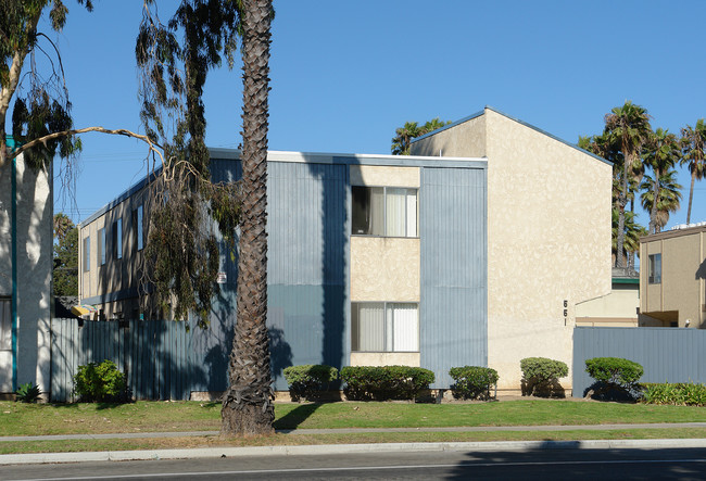 551 W Channel Islands Blvd in Oxnard, CA - Building Photo - Building Photo