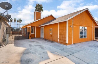 5453 Requa Ave in Las Vegas, NV - Building Photo - Building Photo