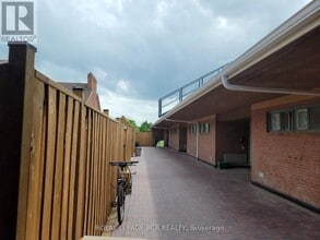 2 Orchard Heights Blvd in Aurora, ON - Building Photo - Building Photo