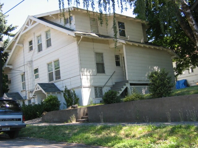 862 NE A St, Unit 860 NE A Street in Pullman, WA - Building Photo