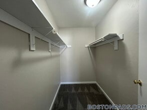 715 N Main St, Unit 7 in Fall River, MA - Foto de edificio - Building Photo