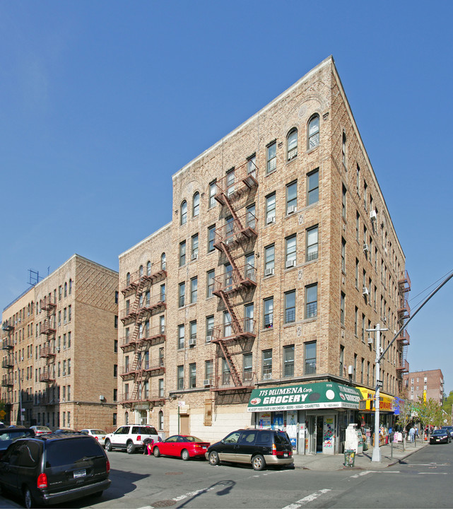 2150 Wallace Ave in Bronx, NY - Foto de edificio