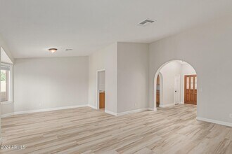 10185 E Becker Ln in Scottsdale, AZ - Building Photo - Building Photo