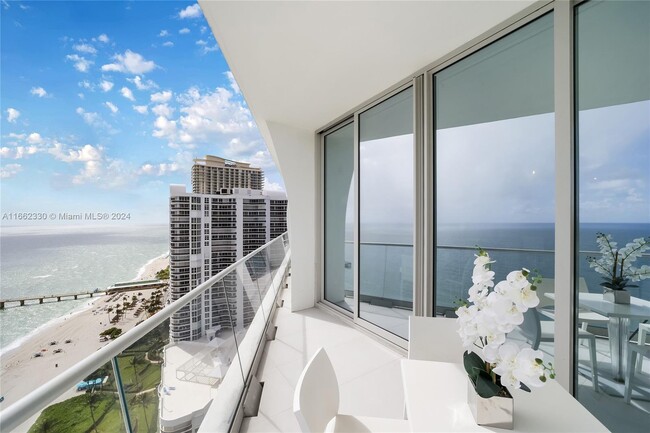 16901 Collins Ave in Sunny Isles Beach, FL - Building Photo - Building Photo