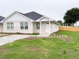 100 Camden St in Rice, TX - Building Photo