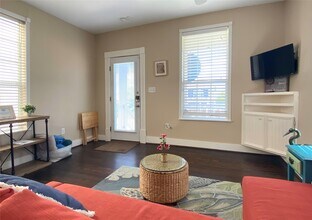 3615 1/2 Ursuline St in Galveston, TX - Building Photo - Building Photo