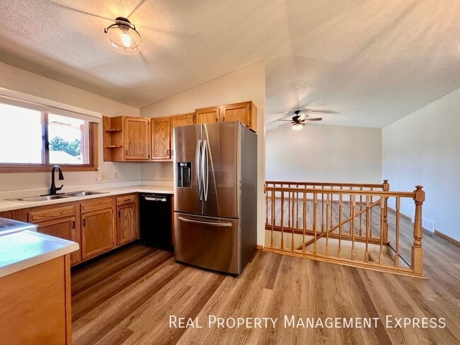 Beautiful 3 Bed 2 Bath House in West Sioux