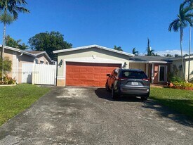 7321 Grandview Blvd in Miramar, FL - Building Photo