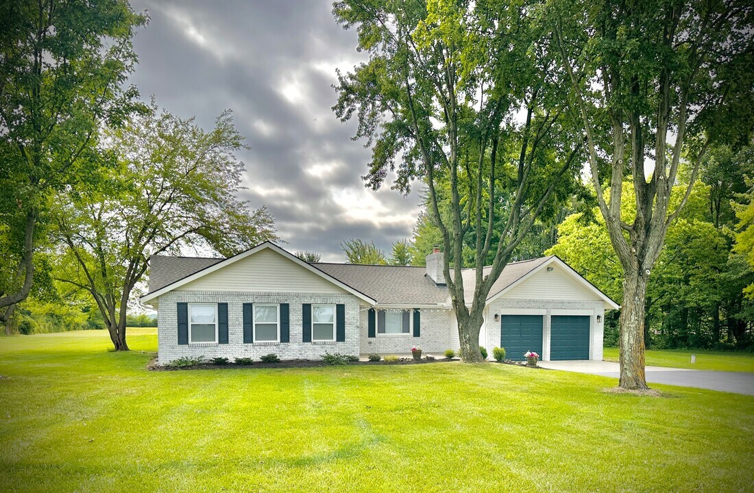 3911 Green Cook Rd in Johnstown, OH - Foto de edificio