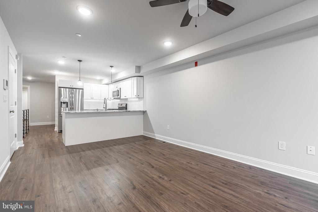 2141 Christian St in Philadelphia, PA - Building Photo