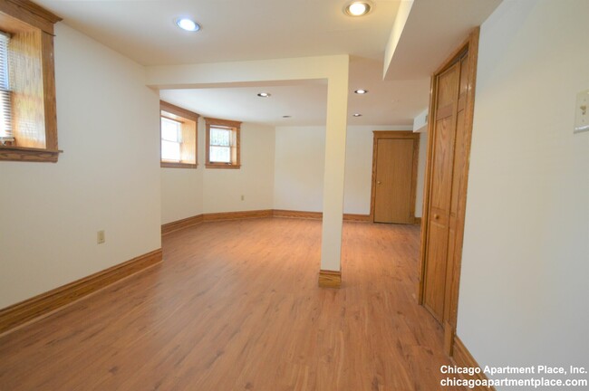 852 W Waveland Ave in Chicago, IL - Building Photo - Building Photo