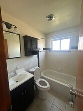 5382 Lee Rd, Unit 204 in Maple Heights, OH - Foto de edificio - Building Photo