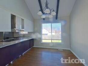 2116 E Sunvale Dr in Olathe, KS - Building Photo - Building Photo