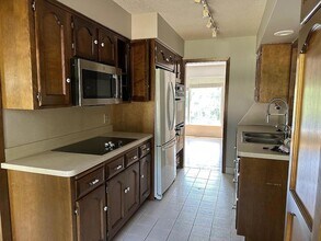 5528 Merritt Cir in Minneapolis, MN - Foto de edificio - Building Photo