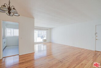 1055 S Wooster St in Los Angeles, CA - Building Photo - Building Photo