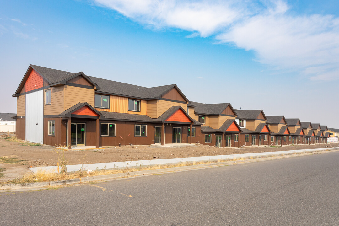 Fruitvale Townhomes - modern apartment living in Cheney, WA - Building Photo