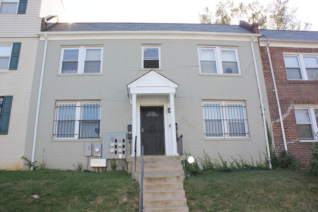 1267 Meigs Place NE, #4 in Washington, DC - Foto de edificio