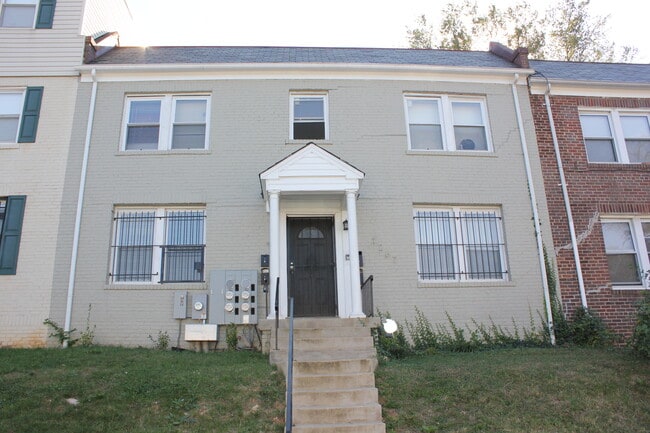 1267 Meigs Place NE, #4