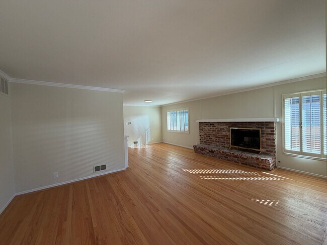 3271 Crestmoor Dr in San Bruno, CA - Building Photo - Building Photo