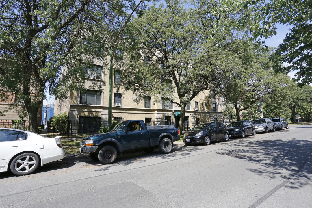 Wilson Court - 1901 W Wilson Ave in Chicago, IL - Foto de edificio